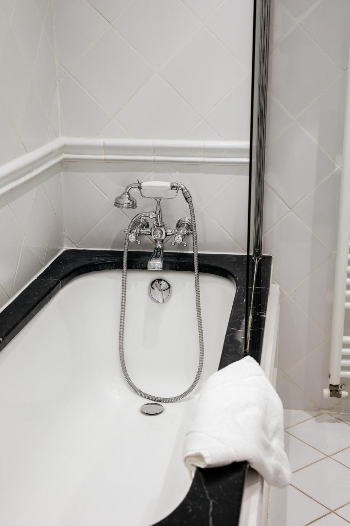 Deluxe Zimmer mit Balkon am Pool