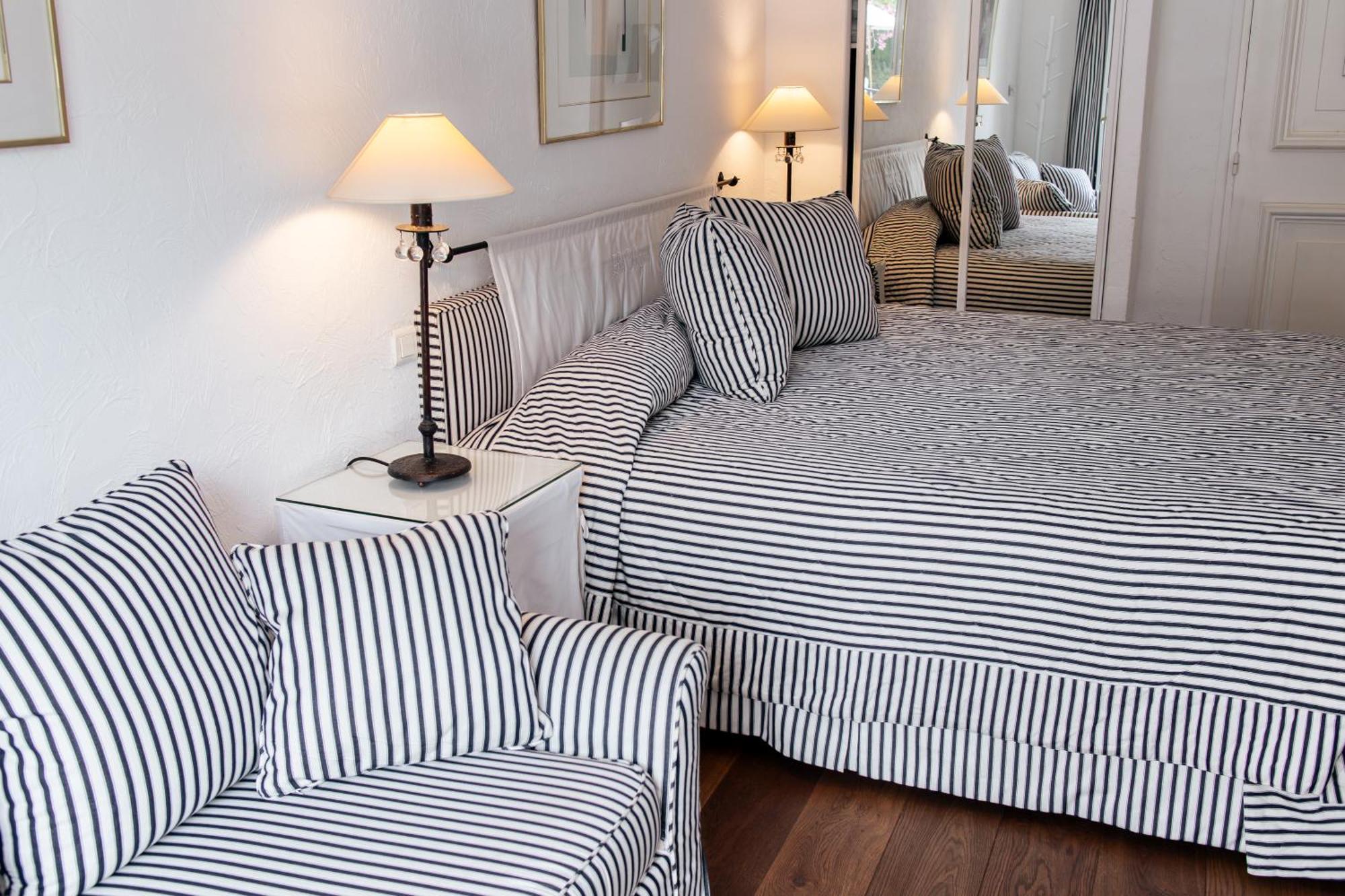Deluxe Zimmer mit Terrasse am Pool
